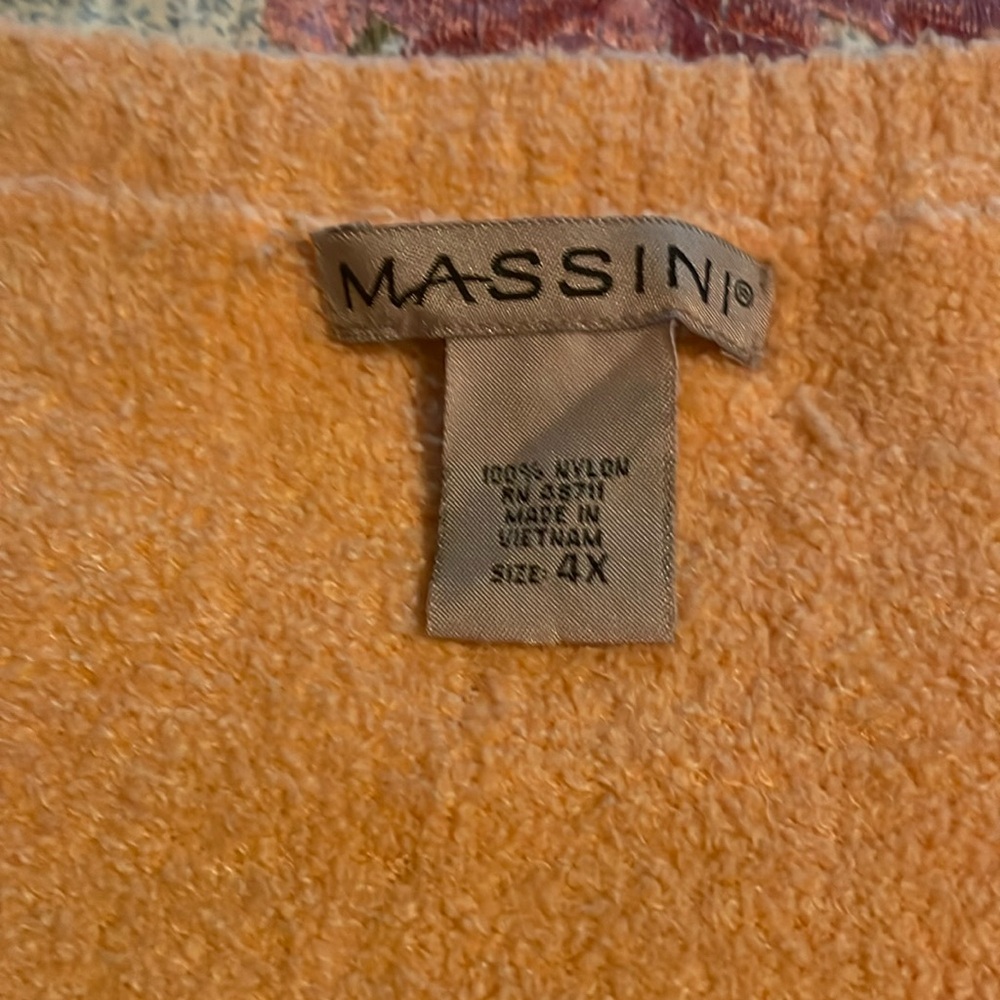 Massini long sleeve, v-neck sweater.